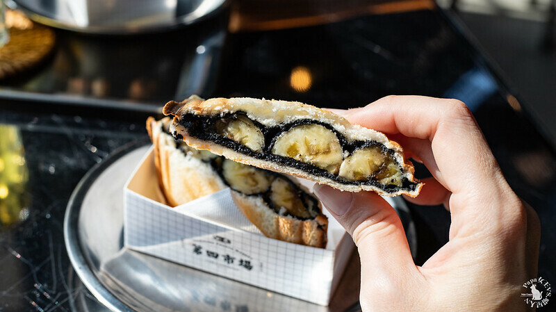 台中｜東區 第四市場興建於1932年，日式建築外觀搭配很在地工業風格 來喝咖啡吧!