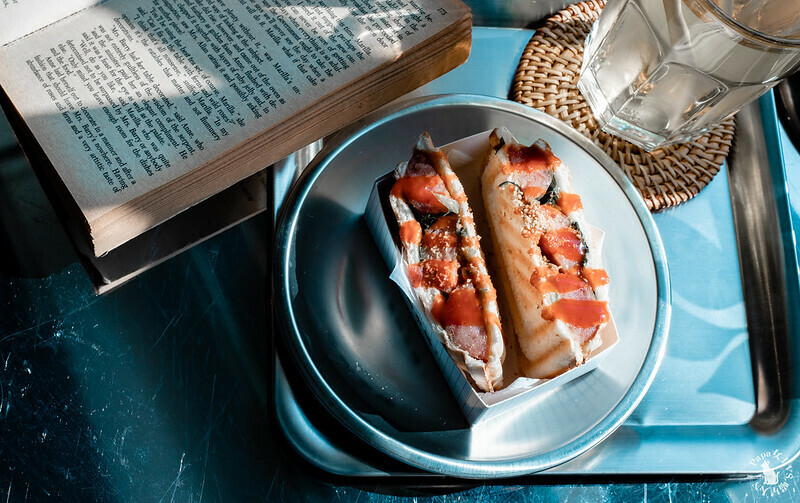 台中｜東區 第四市場興建於1932年，日式建築外觀搭配很在地工業風格 來喝咖啡吧!