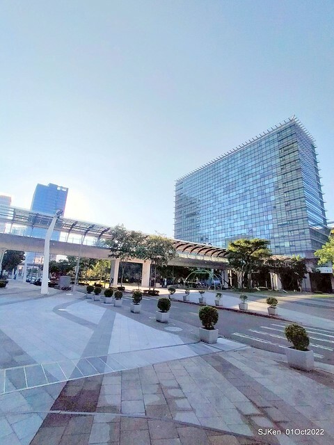 「中國信託金融園區」建築萬聖節裝飾 (Halloween decoration of ChinaTrust Financial Head office), Taipei, Taiwan, SJKen, 2022.10.07 - 10.31.