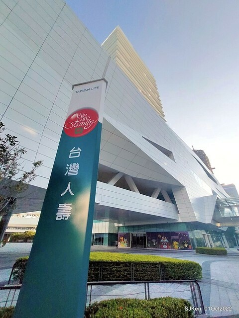 「中國信託金融園區」建築萬聖節裝飾 (Halloween decoration of ChinaTrust Financial Head office), Taipei, Taiwan, SJKen, 2022.10.07 - 10.31.