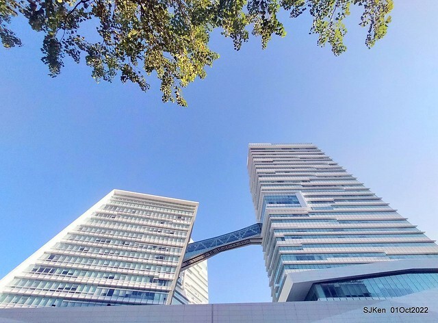 「中國信託金融園區」建築萬聖節裝飾 (Halloween decoration of ChinaTrust Financial Head office), Taipei, Taiwan, SJKen, 2022.10.07 - 10.31.