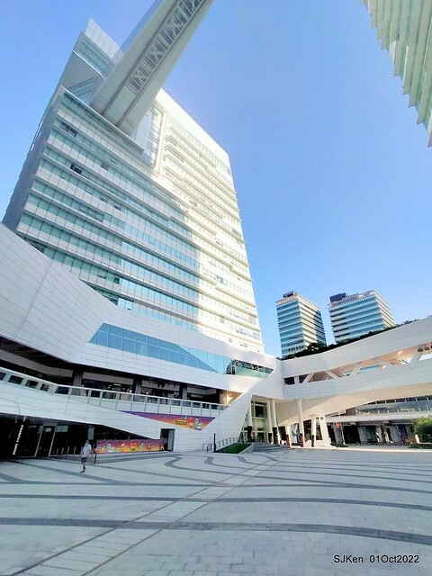 「中國信託金融園區」建築萬聖節裝飾 (Halloween decoration of ChinaTrust Financial Head office), Taipei, Taiwan, SJKen, 2022.10.07 - 10.31.