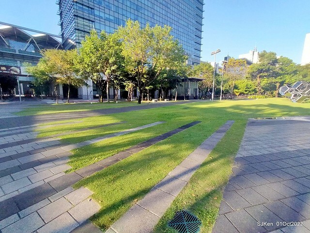 「中國信託金融園區」建築萬聖節裝飾 (Halloween decoration of ChinaTrust Financial Head office), Taipei, Taiwan, SJKen, 2022.10.07 - 10.31.