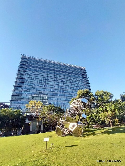 「中國信託金融園區」建築萬聖節裝飾 (Halloween decoration of ChinaTrust Financial Head office), Taipei, Taiwan, SJKen, 2022.10.07 - 10.31.