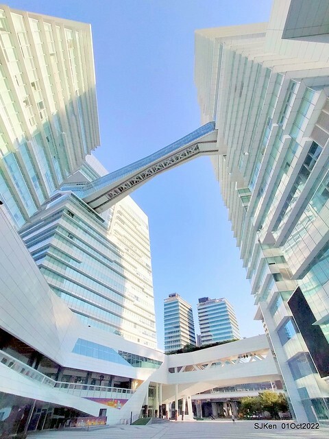 「中國信託金融園區」建築萬聖節裝飾 (Halloween decoration of ChinaTrust Financial Head office), Taipei, Taiwan, SJKen, 2022.10.07 - 10.31.