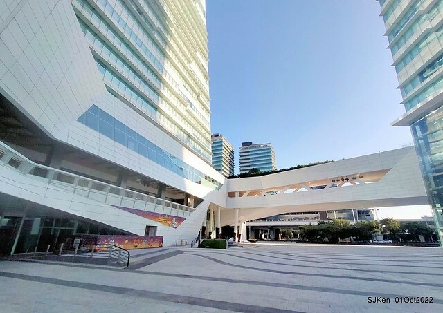 「中國信託金融園區」建築萬聖節裝飾 (Halloween decoration of ChinaTrust Financial Head office), Taipei, Taiwan, SJKen, 2022.10.07 - 10.31.