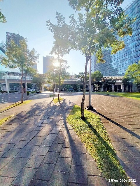 「中國信託金融園區」建築萬聖節裝飾 (Halloween decoration of ChinaTrust Financial Head office), Taipei, Taiwan, SJKen, 2022.10.07 - 10.31.