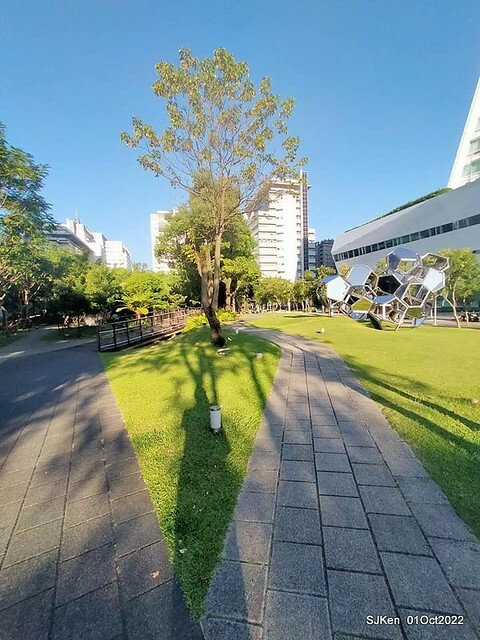 「中國信託金融園區」建築萬聖節裝飾 (Halloween decoration of ChinaTrust Financial Head office), Taipei, Taiwan, SJKen, 2022.10.07 - 10.31.