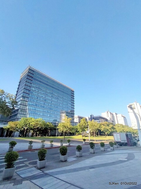 「中國信託金融園區」建築萬聖節裝飾 (Halloween decoration of ChinaTrust Financial Head office), Taipei, Taiwan, SJKen, 2022.10.07 - 10.31.