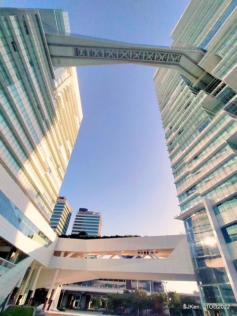 「中國信託金融園區」建築萬聖節裝飾 (Halloween decoration of ChinaTrust Financial Head office), Taipei, Taiwan, SJKen, 2022.10.07 - 10.31.