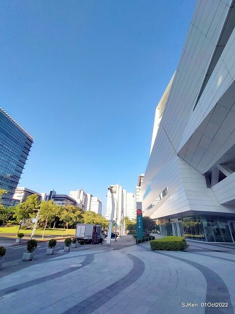 「中國信託金融園區」建築萬聖節裝飾 (Halloween decoration of ChinaTrust Financial Head office), Taipei, Taiwan, SJKen, 2022.10.07 - 10.31.