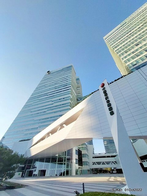 「中國信託金融園區」建築萬聖節裝飾 (Halloween decoration of ChinaTrust Financial Head office), Taipei, Taiwan, SJKen, 2022.10.07 - 10.31.