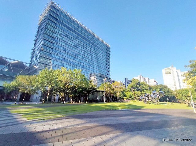 「中國信託金融園區」建築萬聖節裝飾 (Halloween decoration of ChinaTrust Financial Head office), Taipei, Taiwan, SJKen, 2022.10.07 - 10.31.