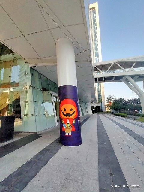 「中國信託金融園區」建築萬聖節裝飾 (Halloween decoration of ChinaTrust Financial Head office), Taipei, Taiwan, SJKen, 2022.10.07 - 10.31.