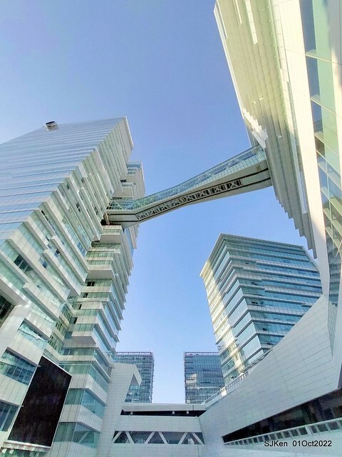 「中國信託金融園區」建築萬聖節裝飾 (Halloween decoration of ChinaTrust Financial Head office), Taipei, Taiwan, SJKen, 2022.10.07 - 10.31.