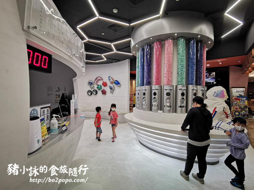 高雄。前鎮》建築樂園 – 高雄夢時代館(銀河時代)