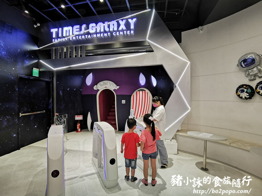 高雄。前鎮》建築樂園 – 高雄夢時代館(銀河時代)