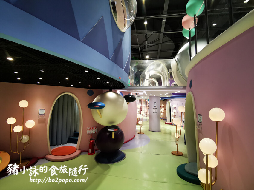 高雄。前鎮》建築樂園 – 高雄夢時代館(銀河時代)