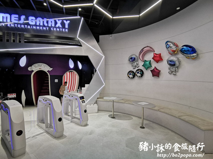 高雄。前鎮》建築樂園 – 高雄夢時代館(銀河時代)