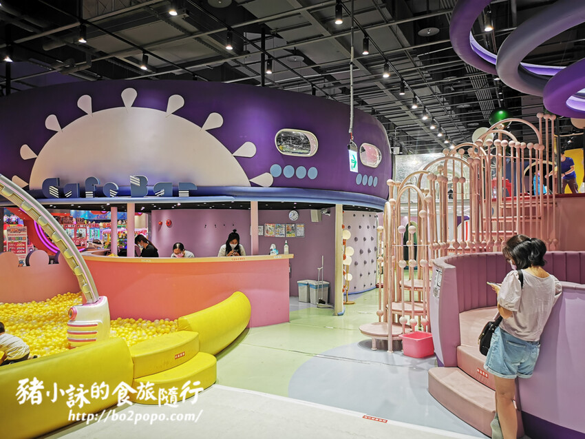 高雄。前鎮》建築樂園 – 高雄夢時代館(銀河時代)