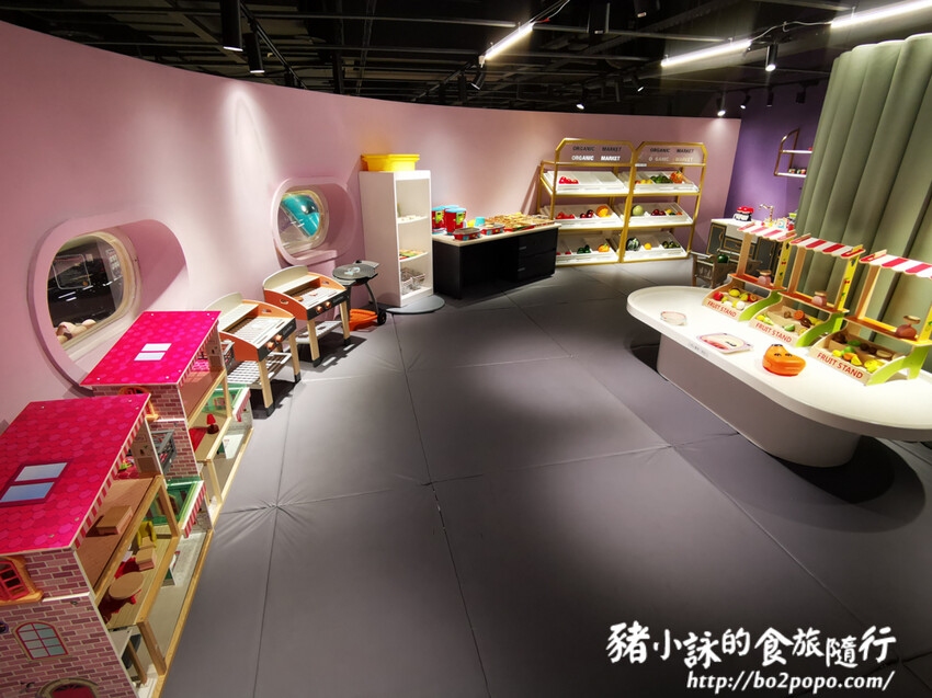 高雄。前鎮》建築樂園 – 高雄夢時代館(銀河時代)