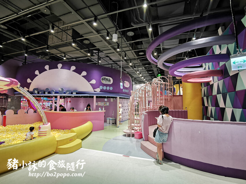 高雄。前鎮》建築樂園 – 高雄夢時代館(銀河時代)