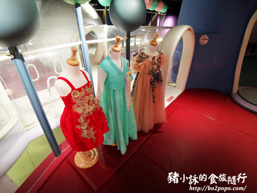 高雄。前鎮》建築樂園 – 高雄夢時代館(銀河時代)