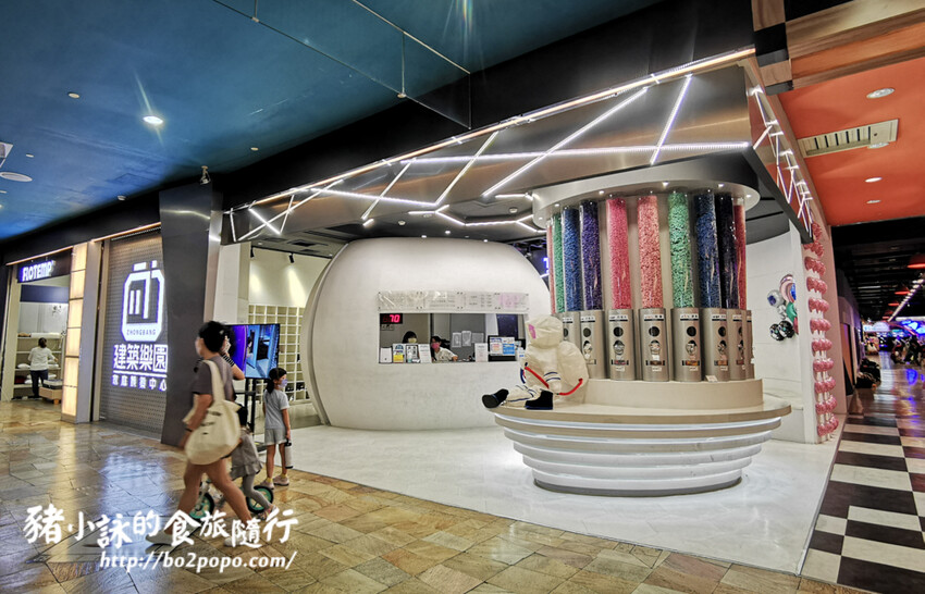 高雄。前鎮》建築樂園 – 高雄夢時代館(銀河時代)