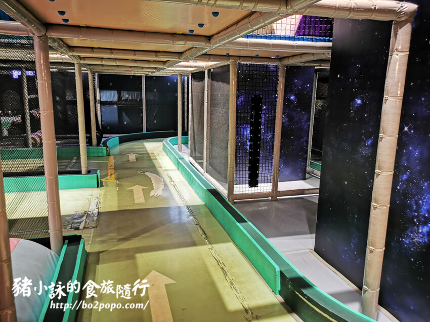 高雄。前鎮》建築樂園 – 高雄夢時代館(銀河時代)