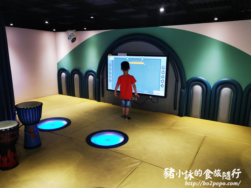 高雄。前鎮》建築樂園 – 高雄夢時代館(銀河時代)