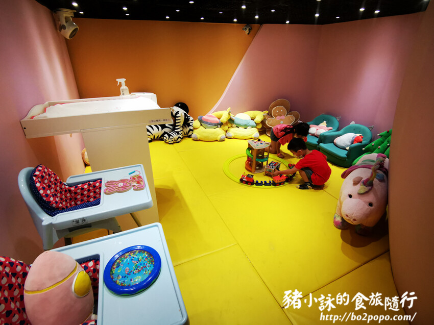 高雄。前鎮》建築樂園 – 高雄夢時代館(銀河時代)