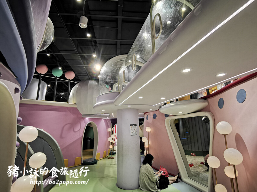 高雄。前鎮》建築樂園 – 高雄夢時代館(銀河時代)