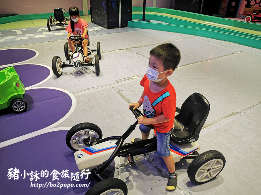 高雄。前鎮》建築樂園 – 高雄夢時代館(銀河時代)