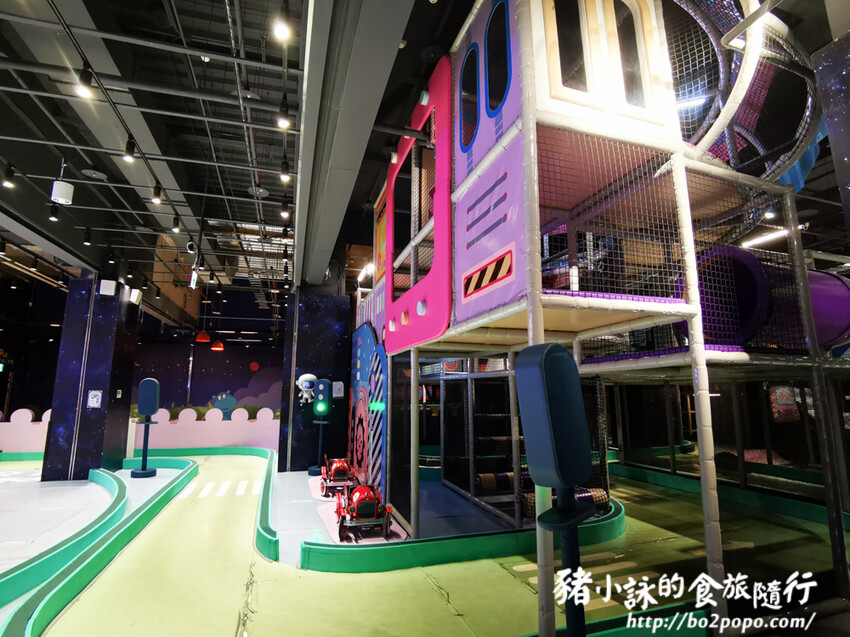 高雄。前鎮》建築樂園 – 高雄夢時代館(銀河時代)