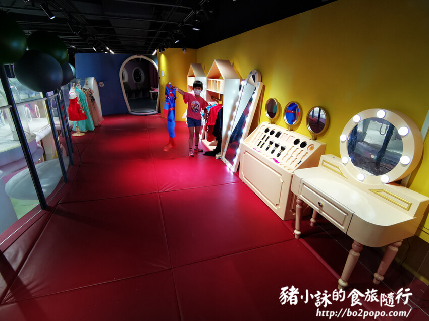 高雄。前鎮》建築樂園 – 高雄夢時代館(銀河時代)