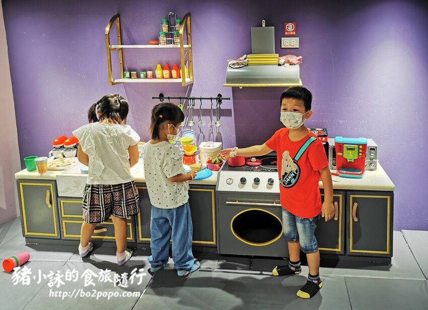 高雄。前鎮》建築樂園 – 高雄夢時代館(銀河時代)