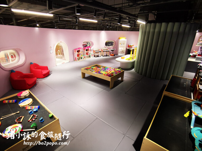 高雄。前鎮》建築樂園 – 高雄夢時代館(銀河時代)