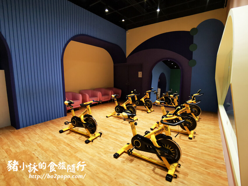 高雄。前鎮》建築樂園 – 高雄夢時代館(銀河時代)