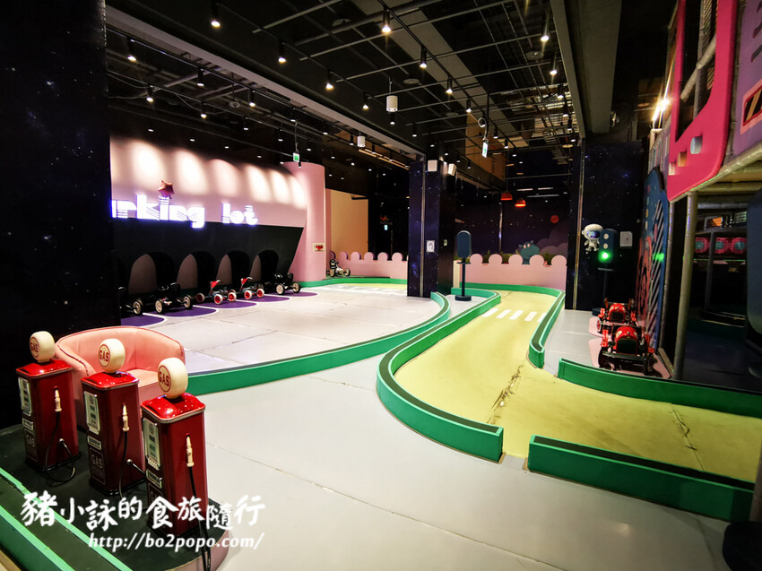 高雄。前鎮》建築樂園 – 高雄夢時代館(銀河時代)