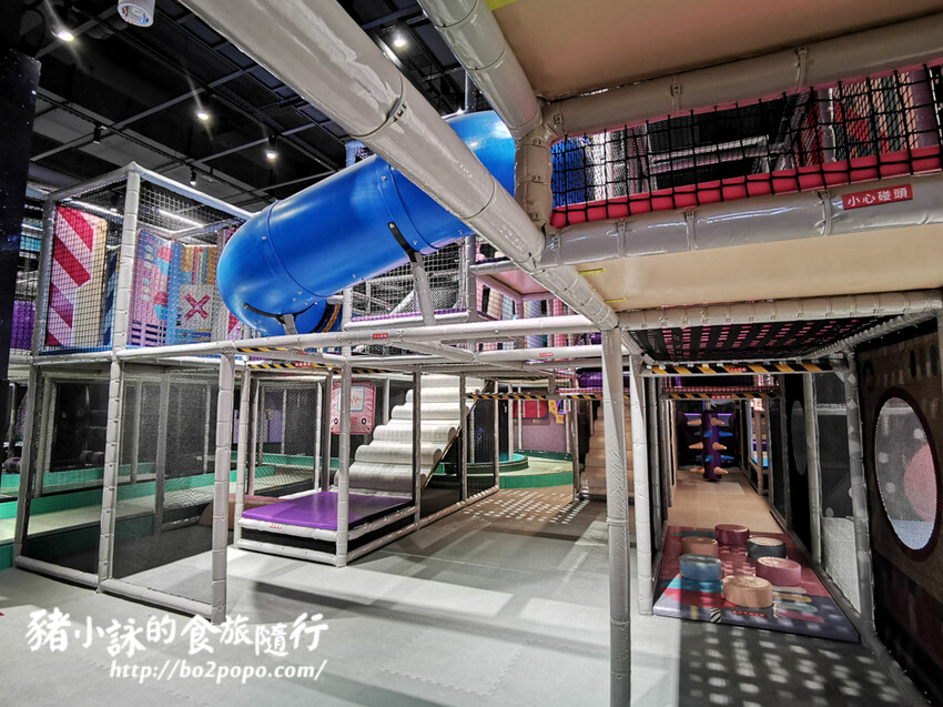 高雄。前鎮》建築樂園 – 高雄夢時代館(銀河時代)