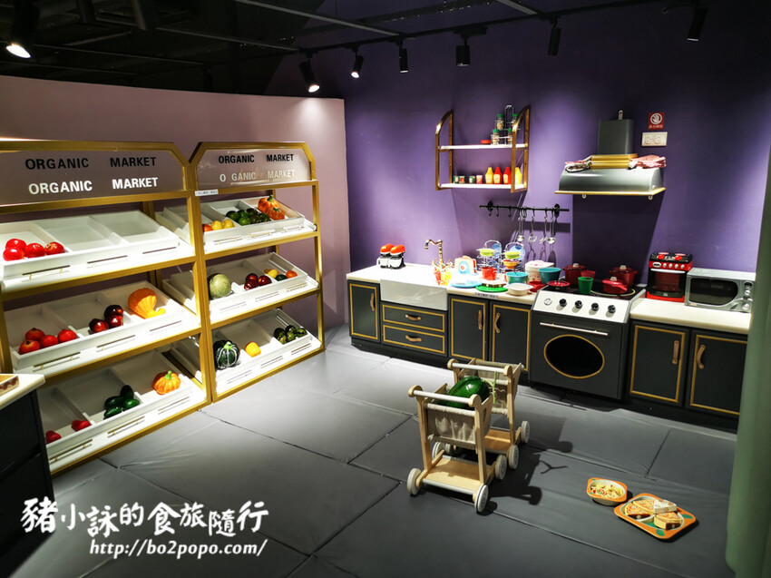 高雄。前鎮》建築樂園 – 高雄夢時代館(銀河時代)