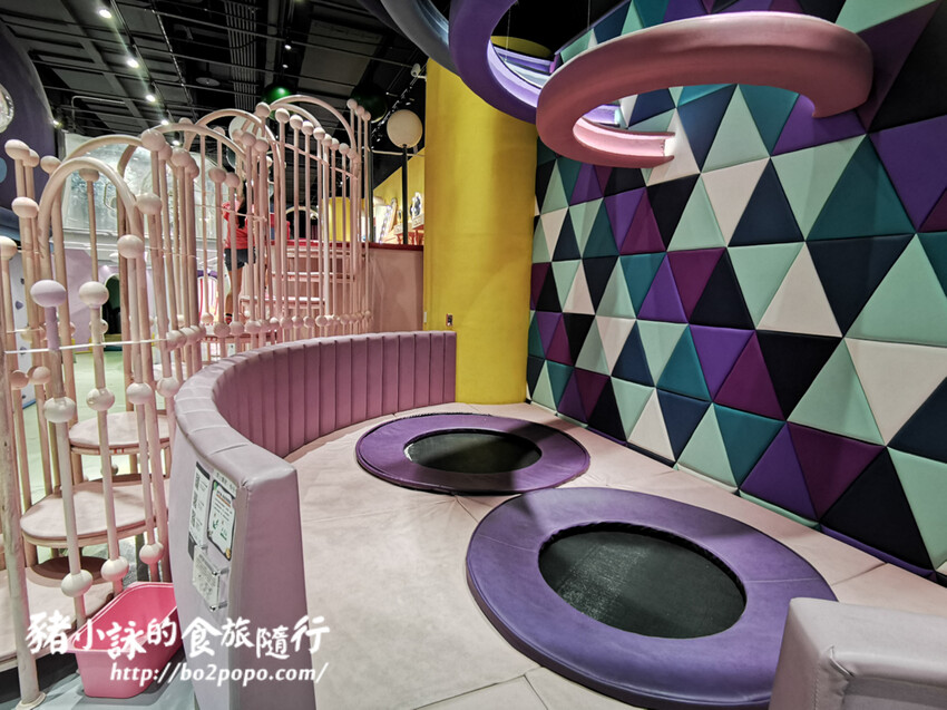 高雄。前鎮》建築樂園 – 高雄夢時代館(銀河時代)