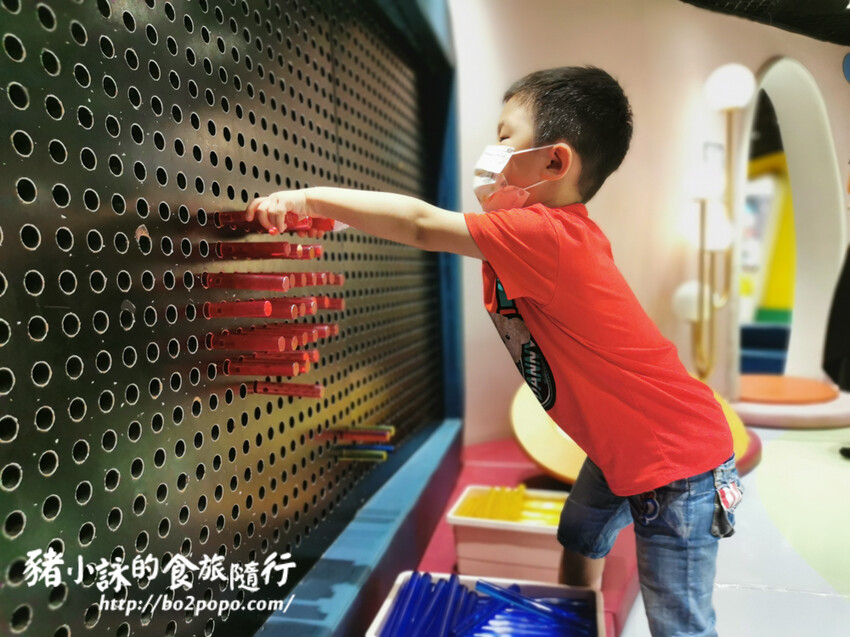 高雄。前鎮》建築樂園 – 高雄夢時代館(銀河時代)