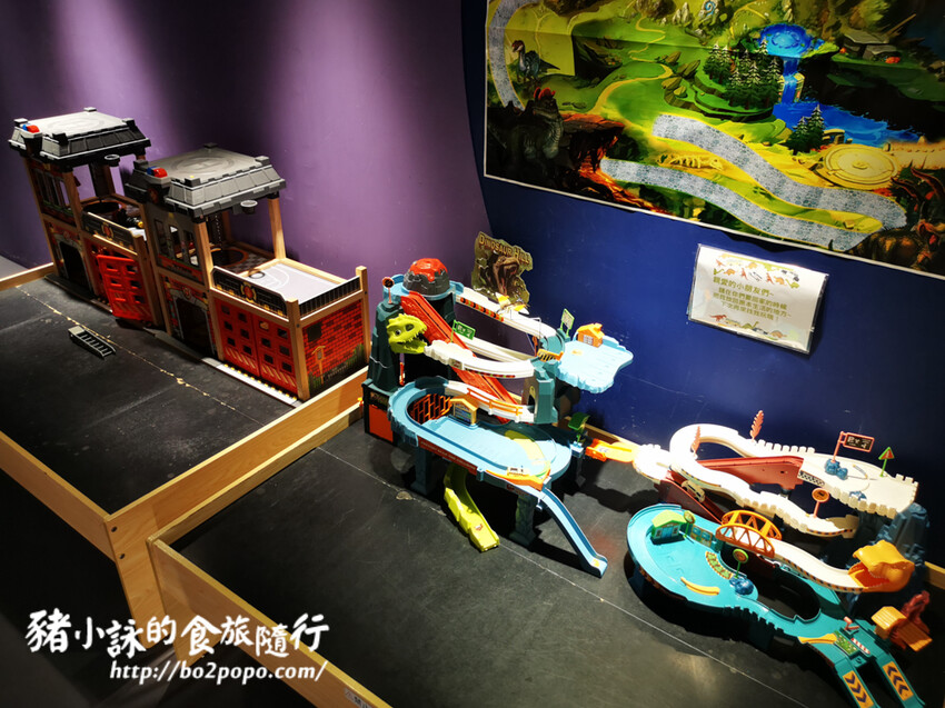 高雄。前鎮》建築樂園 – 高雄夢時代館(銀河時代)