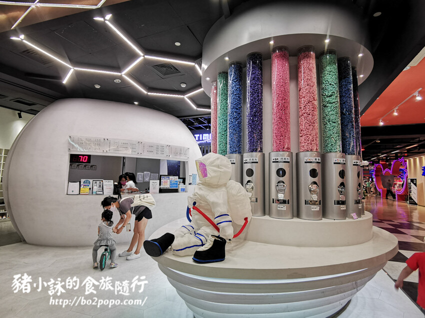 高雄。前鎮》建築樂園 – 高雄夢時代館(銀河時代)