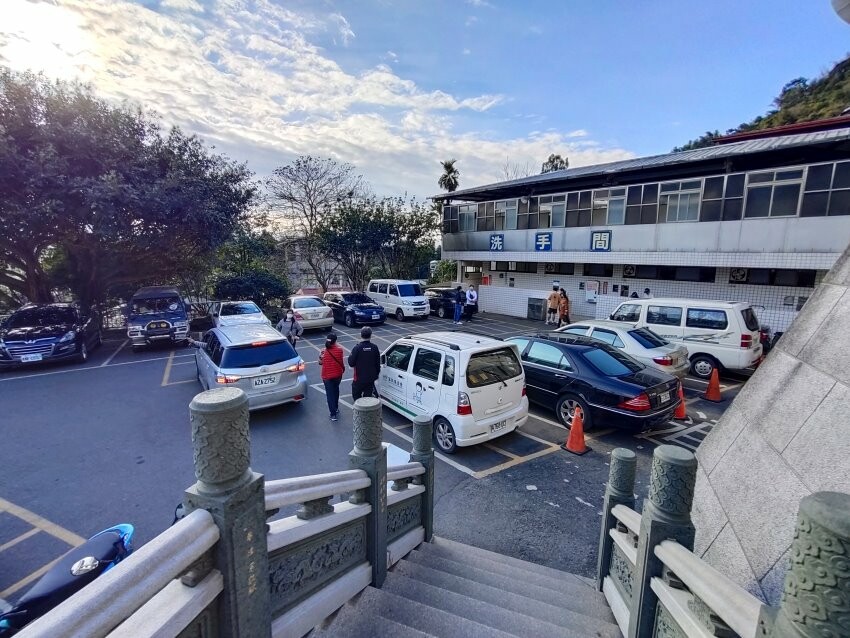 【南投景點】埔里地母廟．絕美IG打卡熱點，白天夜晚都很美!