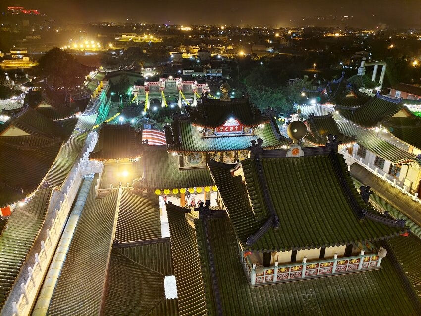 【南投景點】埔里地母廟．絕美IG打卡熱點，白天夜晚都很美!