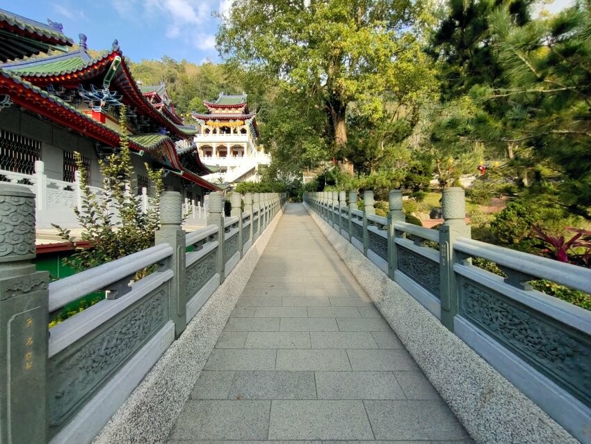 【南投景點】埔里地母廟．絕美IG打卡熱點，白天夜晚都很美!