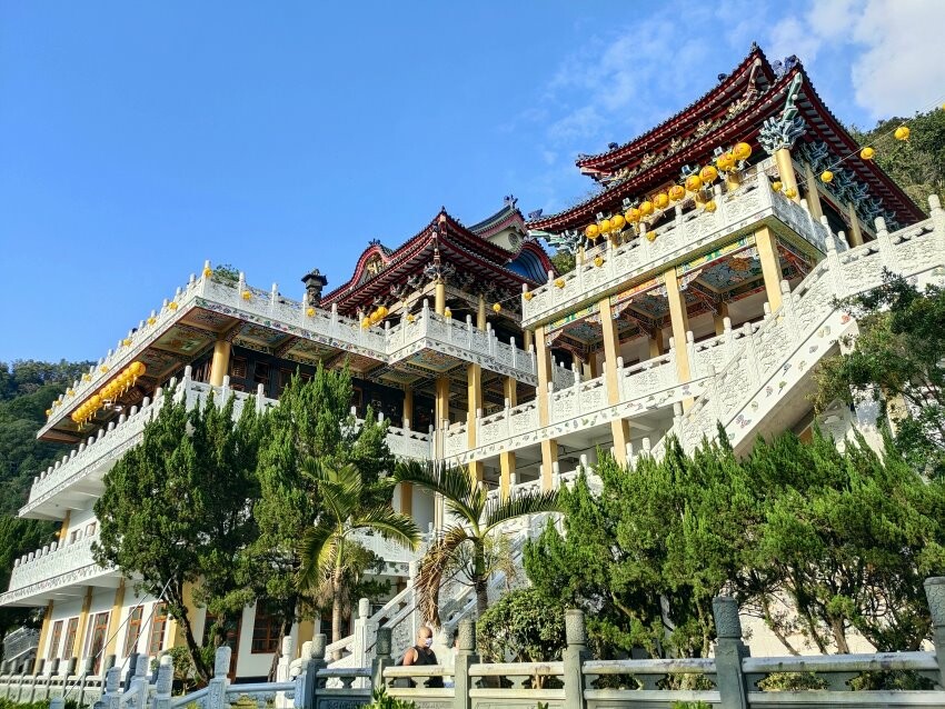 【南投景點】埔里地母廟．絕美IG打卡熱點，白天夜晚都很美!