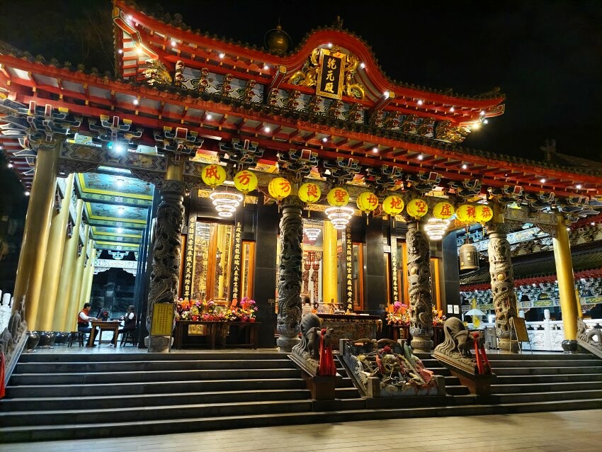 【南投景點】埔里地母廟．絕美IG打卡熱點，白天夜晚都很美!